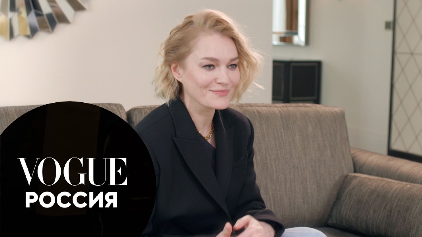 Что в сумке у актрисы Виктории Толстогановой?