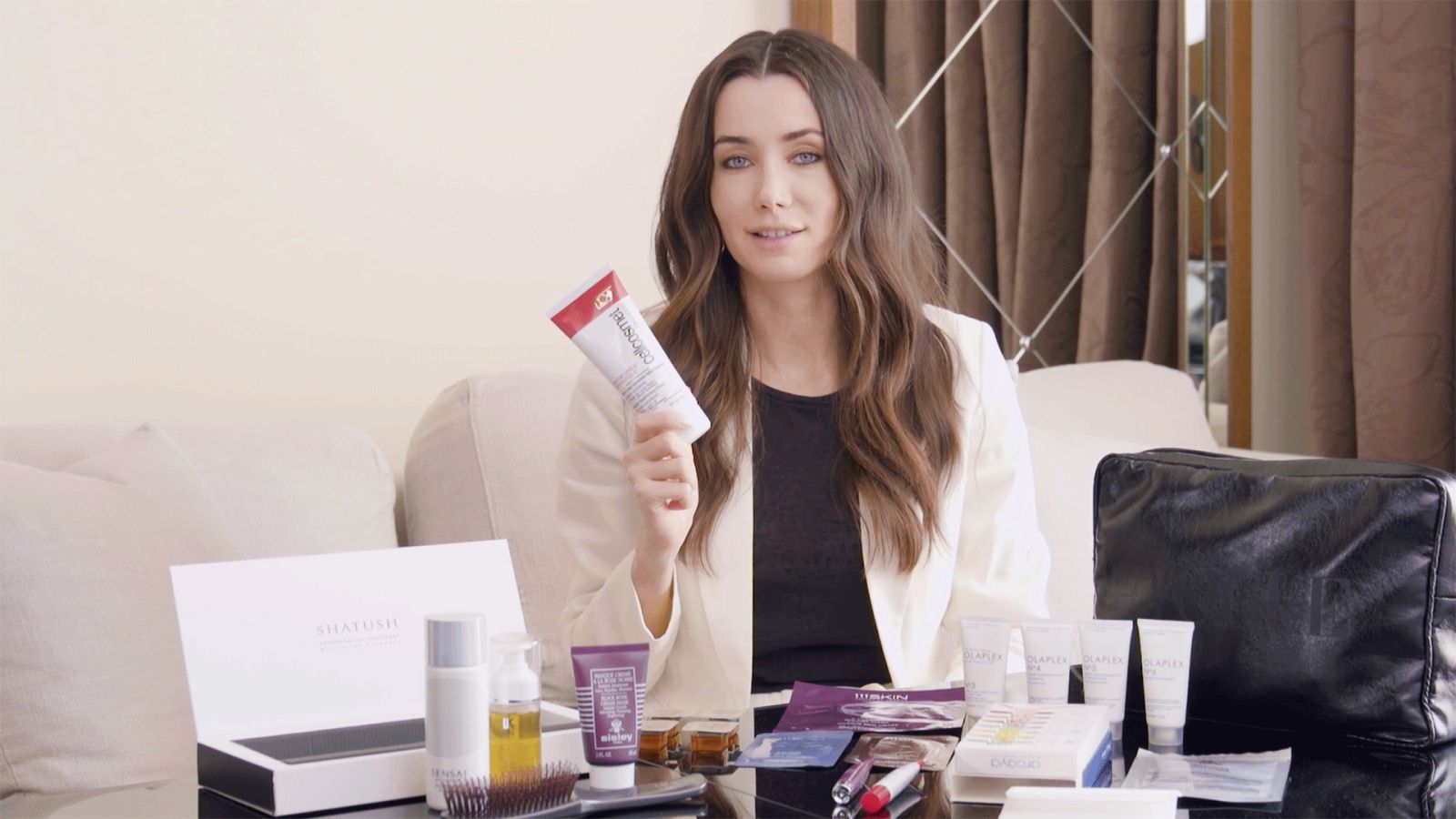 Что в Vogue Beauty Bag? Показывает директор отдела красоты Радима Бочкаева
