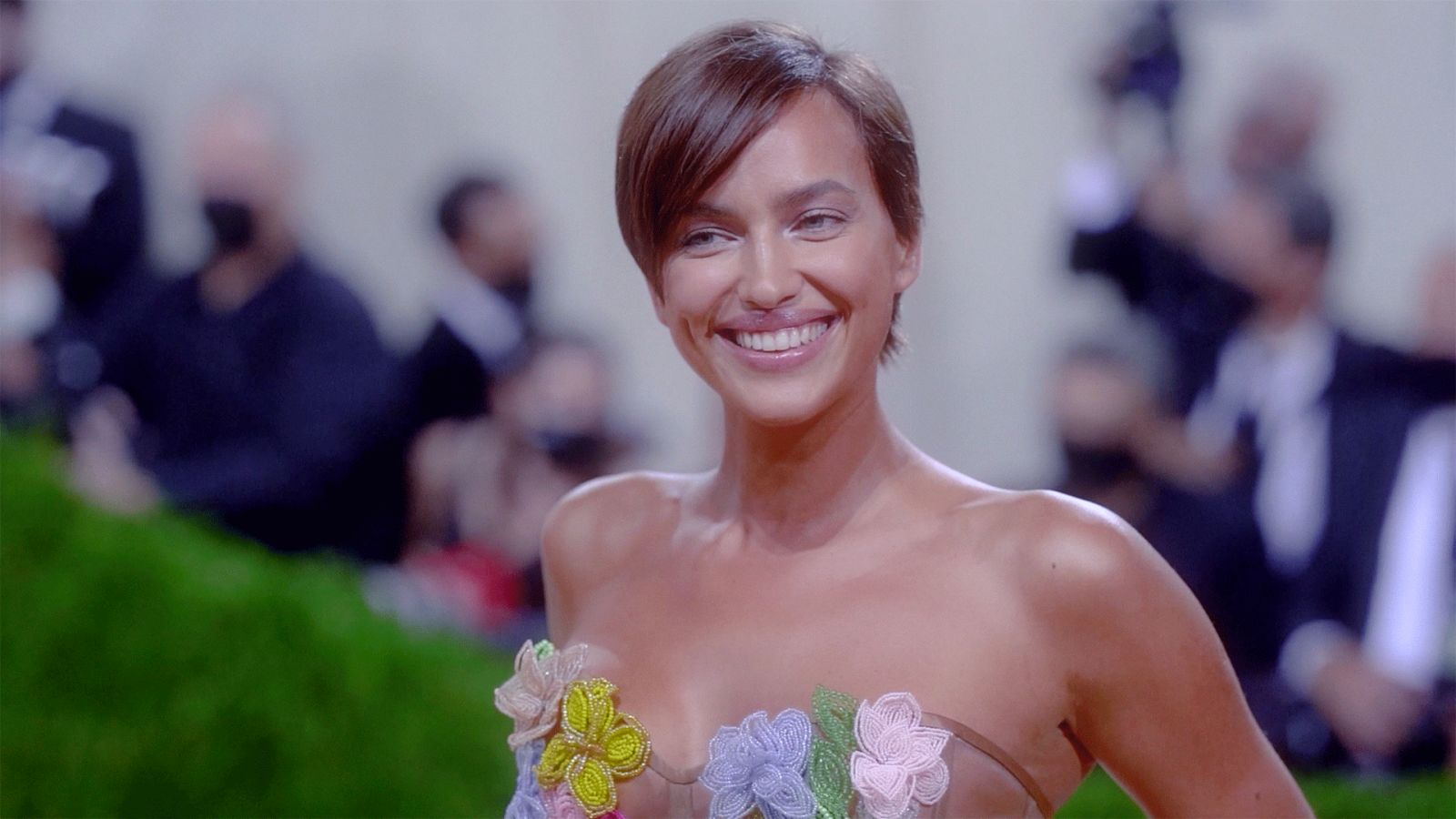 Как создавалось «голое» платье Ирины Шейк для Met Gala 2021 | Vogue Россия