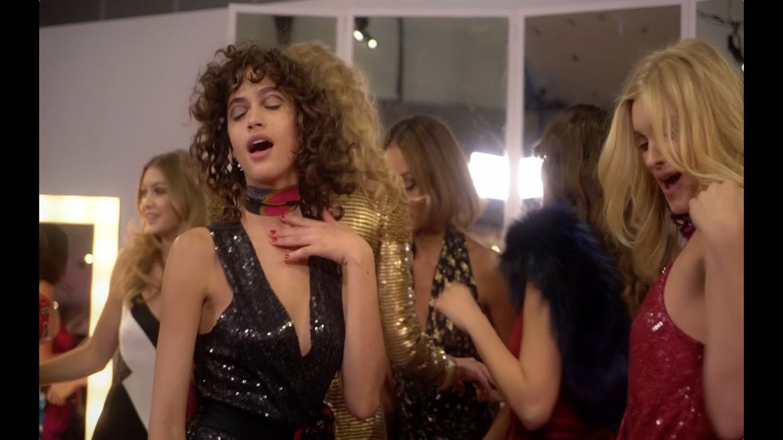 Показ Diane von Furstenberg превращается в вечеринку