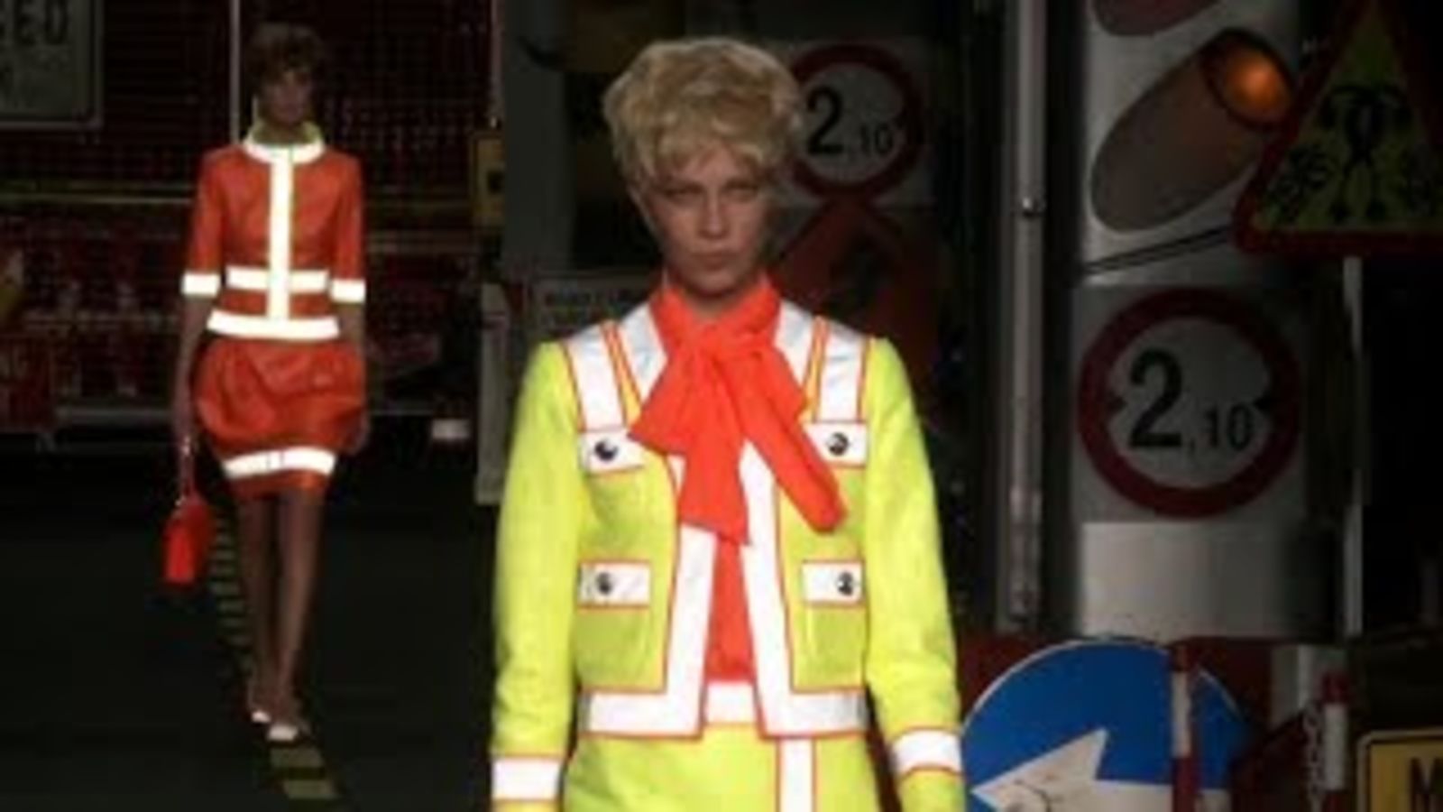 Moschino весна-лето 2016