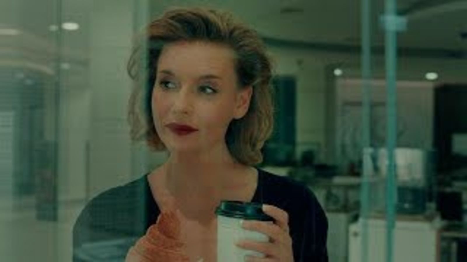 Что делает по ночам актриса Любовь Толкалина