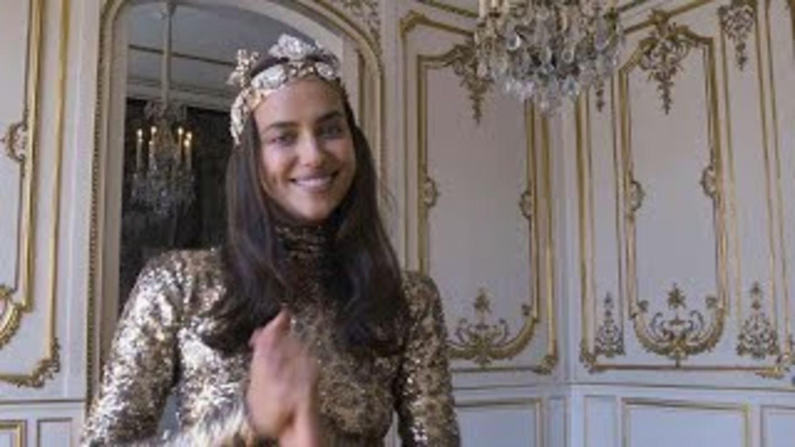 Ирина Шейк отвечает на вопросы Vogue