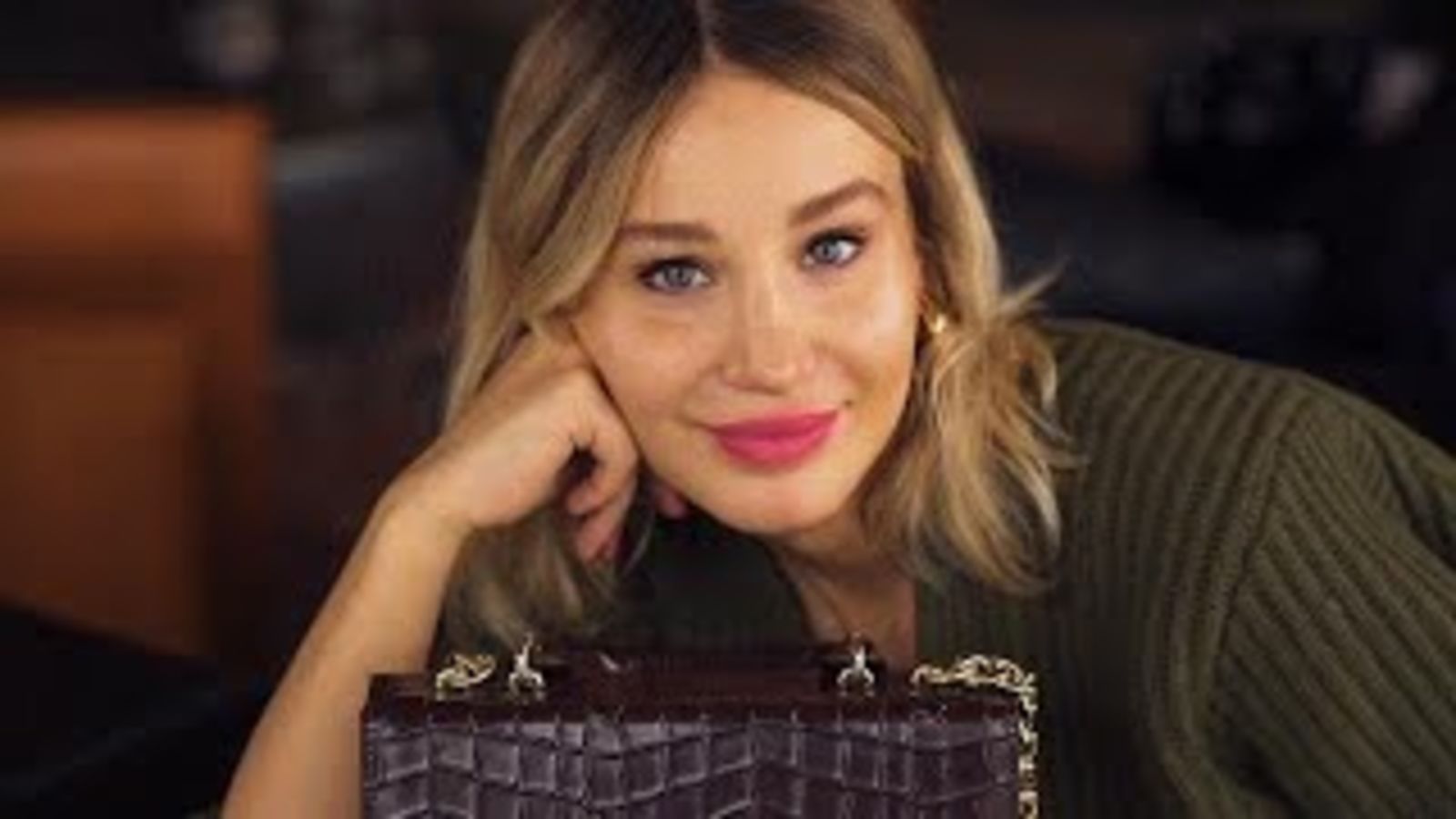 Что в сумке у Ануки Арешидзе?