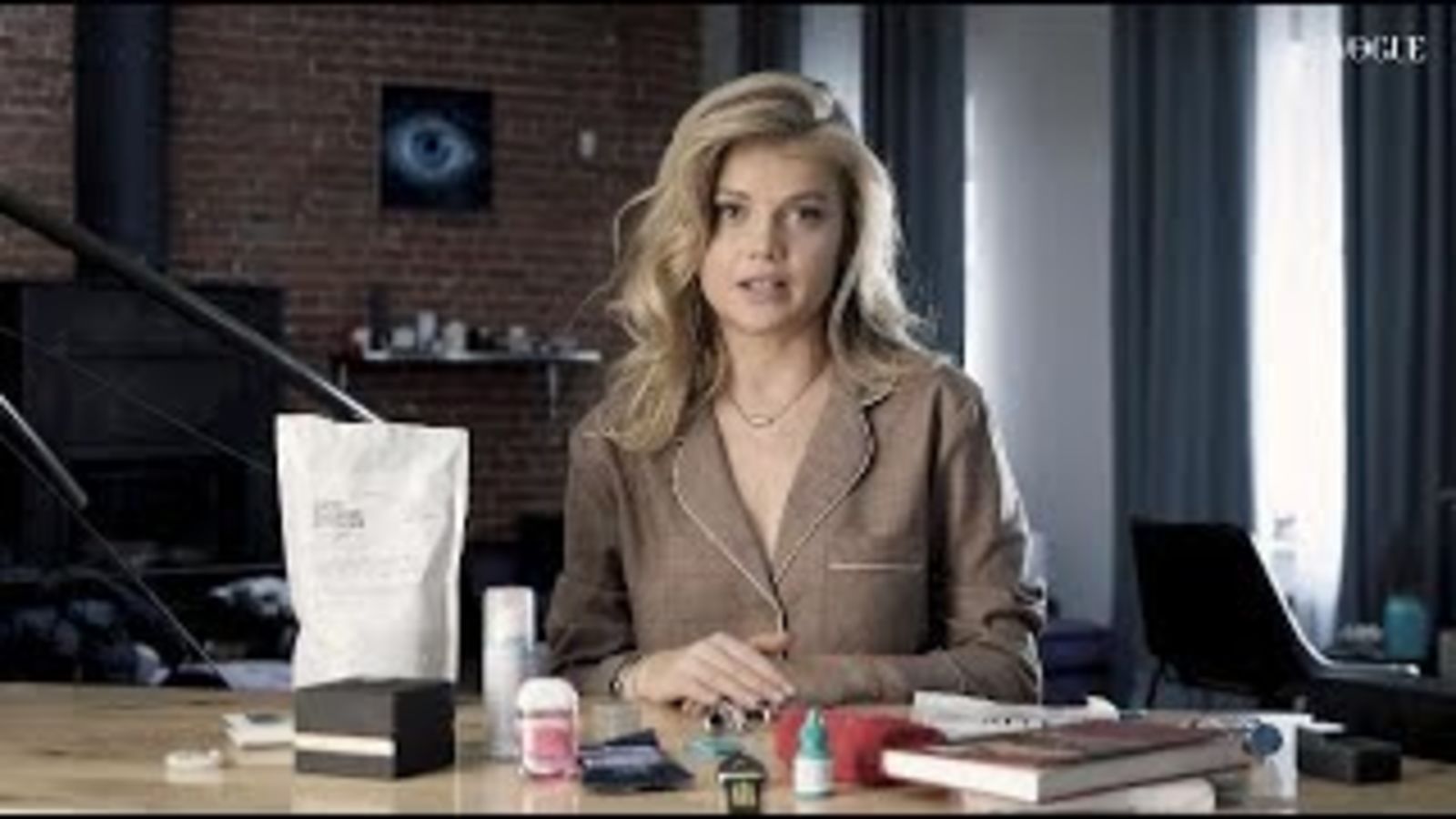 Что в сумке у Марии Иваковой?