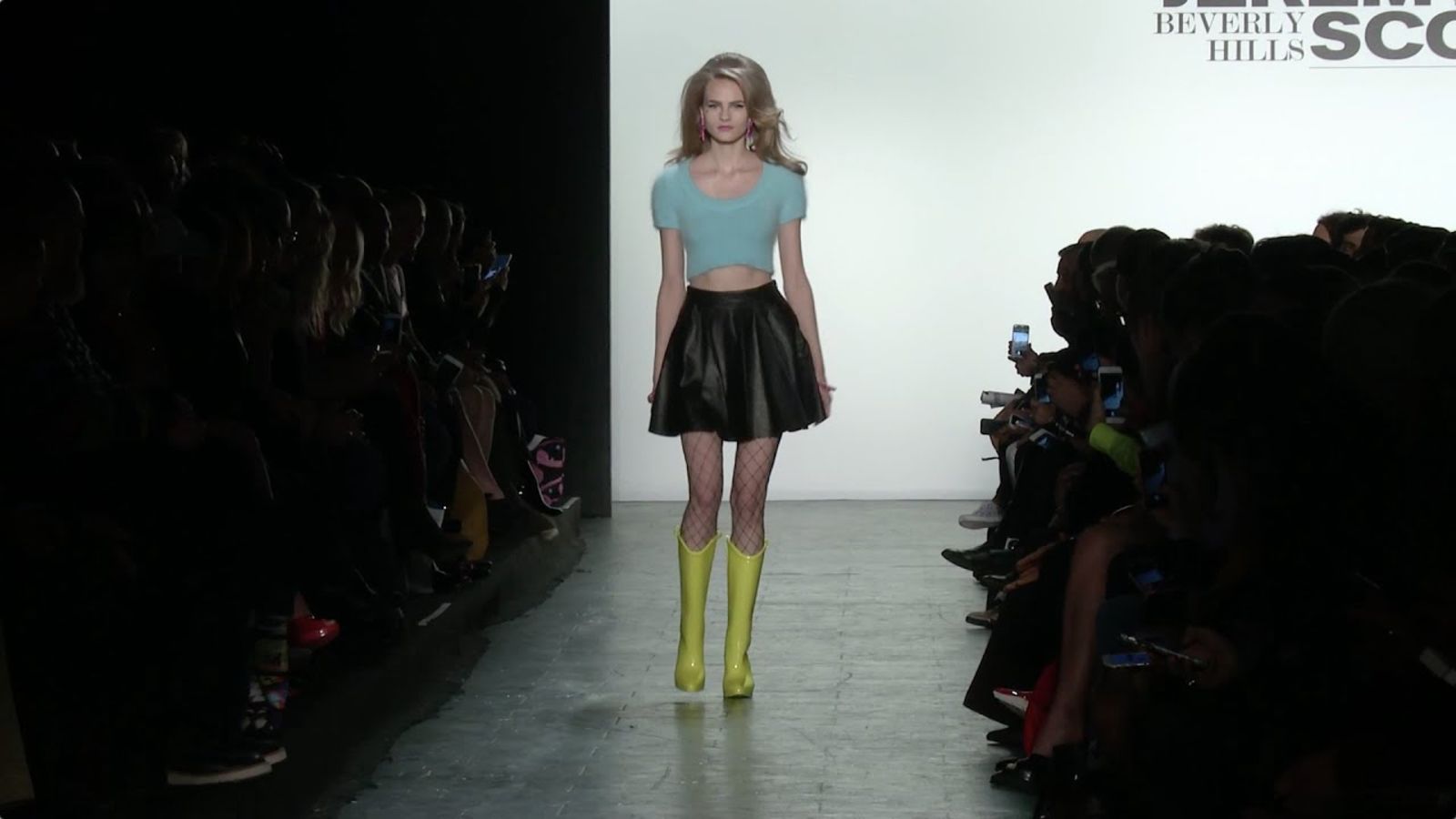 Ковбойский панк и резиновые сапоги на показе Jeremy Scott