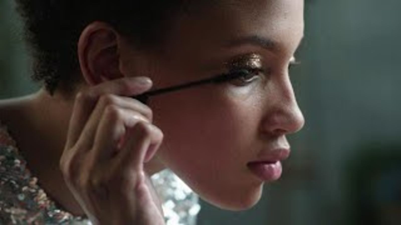 Как наносить тени с глиттером