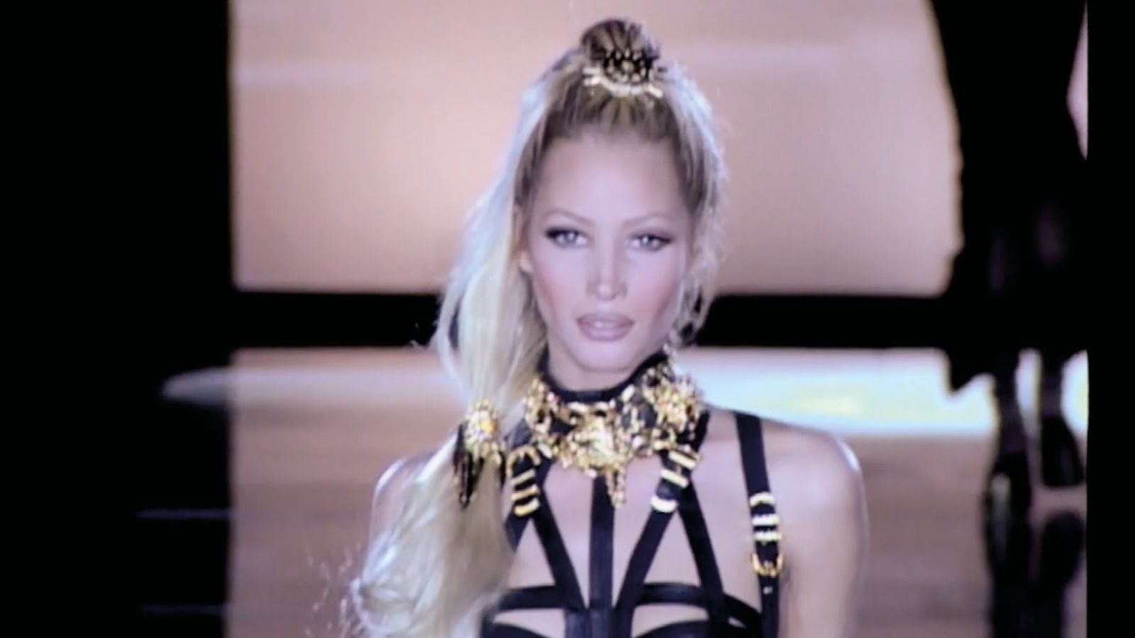 Агрессивная сексуальность на показе Versace в 1992 году