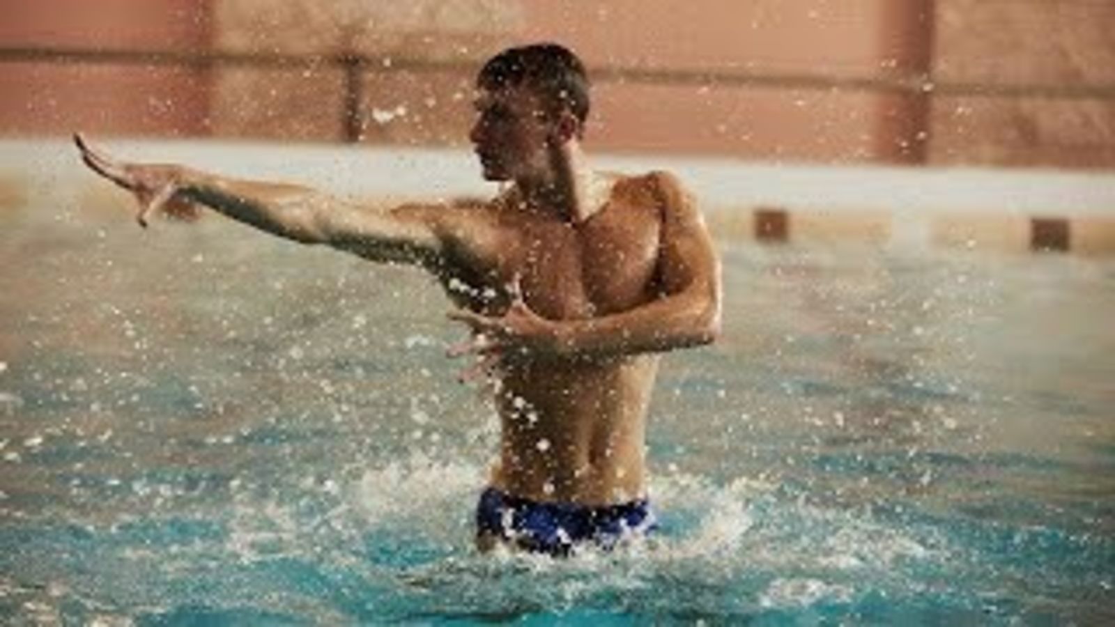 Как Александр Мальцев стал первым мужчиной в синхронном плавании