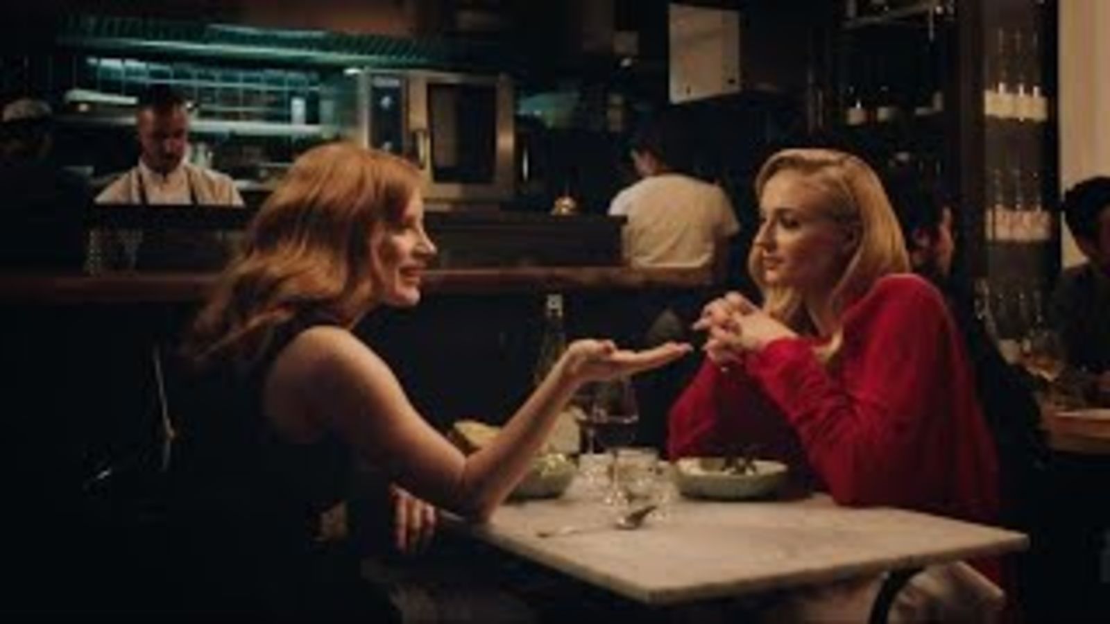 Софи Тернер и Джессика Честейн ужинают вместе