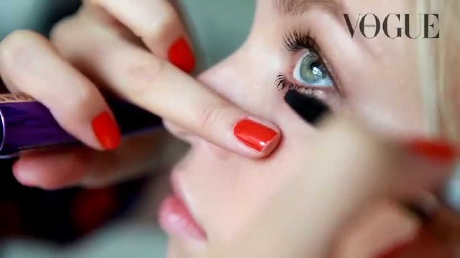 Макияж с золотистыми тенями для век