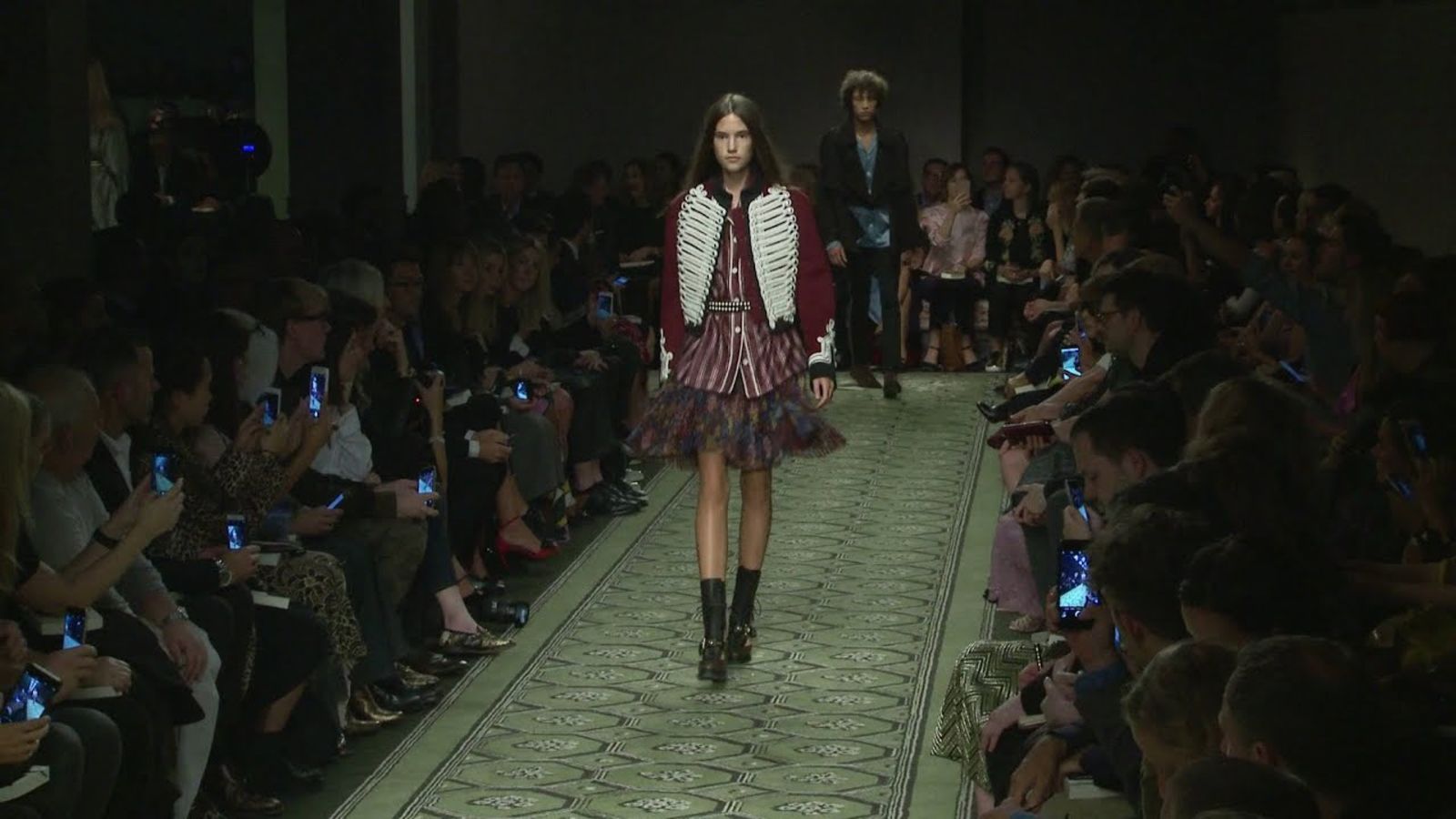Burberry весна-лето 2017