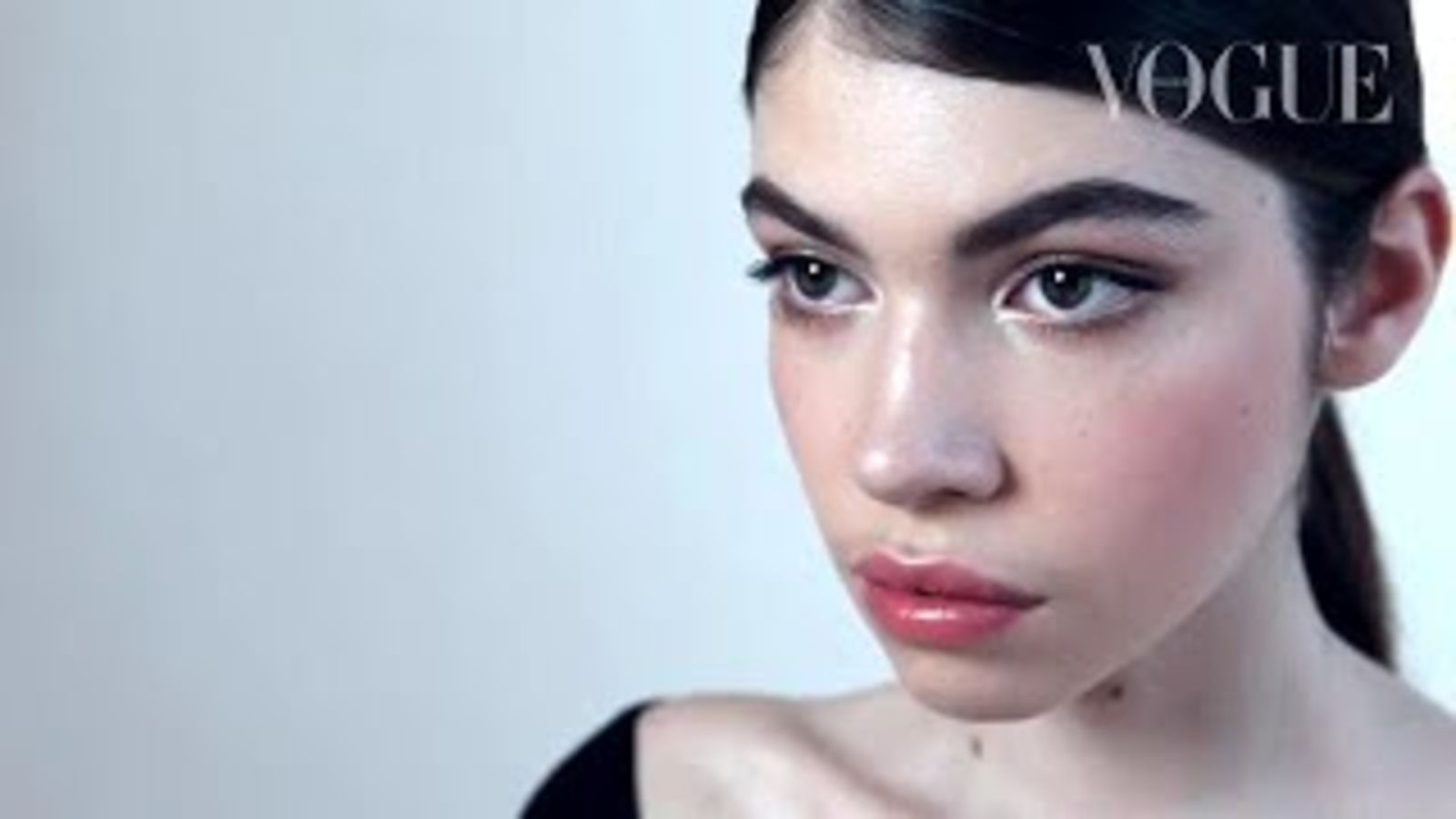 Сияющий макияж: видео с мастер-классом от визажиста L'Oreal