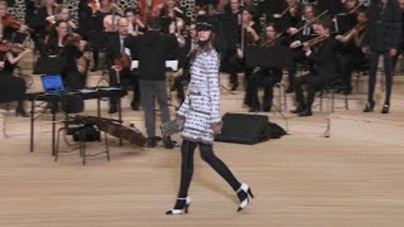 Равшана Куркова рассказывает, как создаются платья Chanel