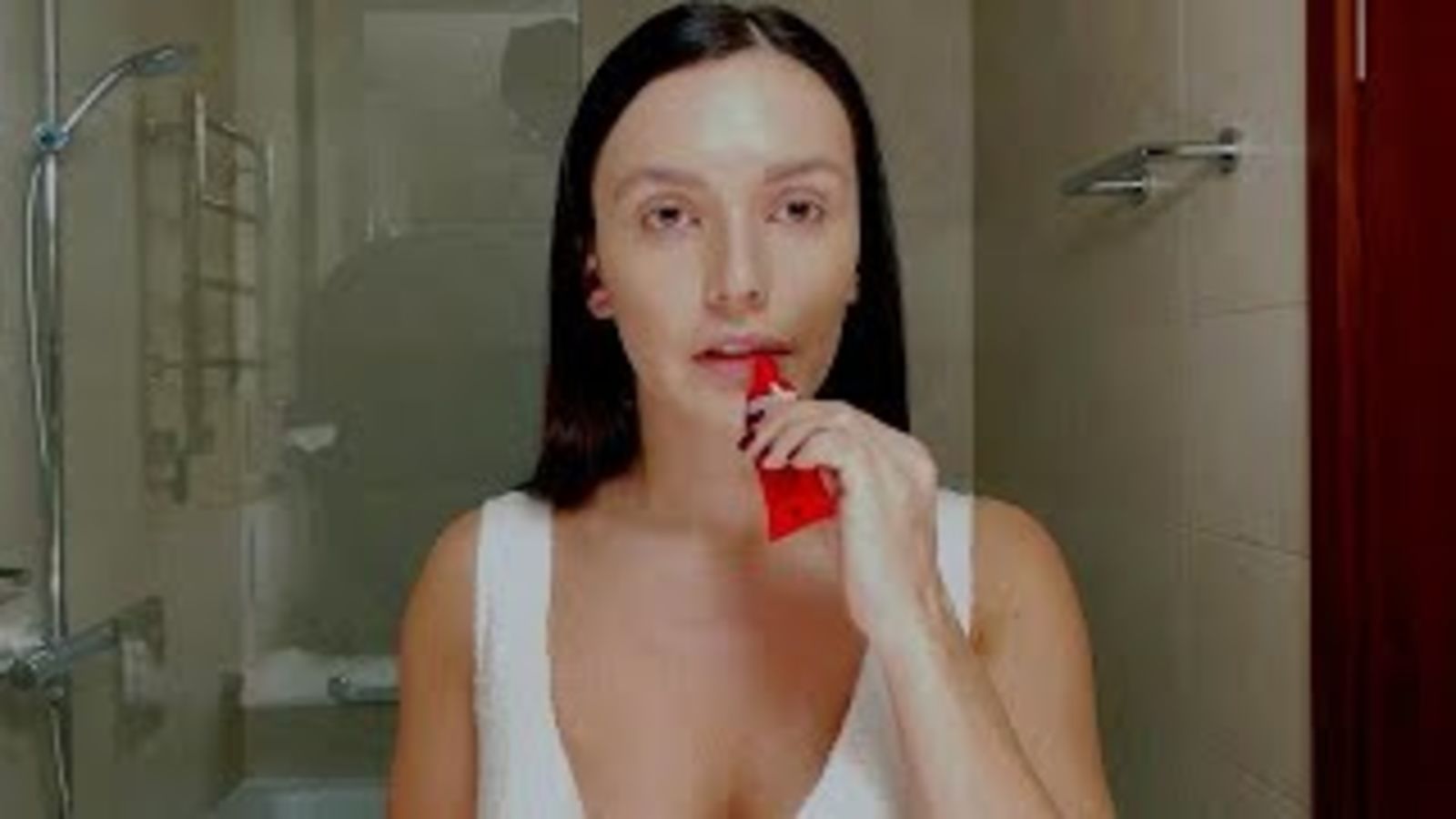 Ольга Серябкина показывает, как сделать макияж с акцентом на губы