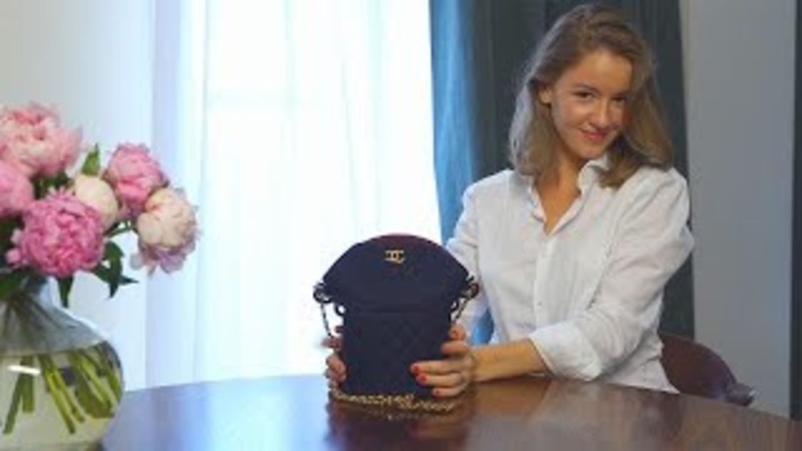 Что в сумке у Ирины Старшенбаум?