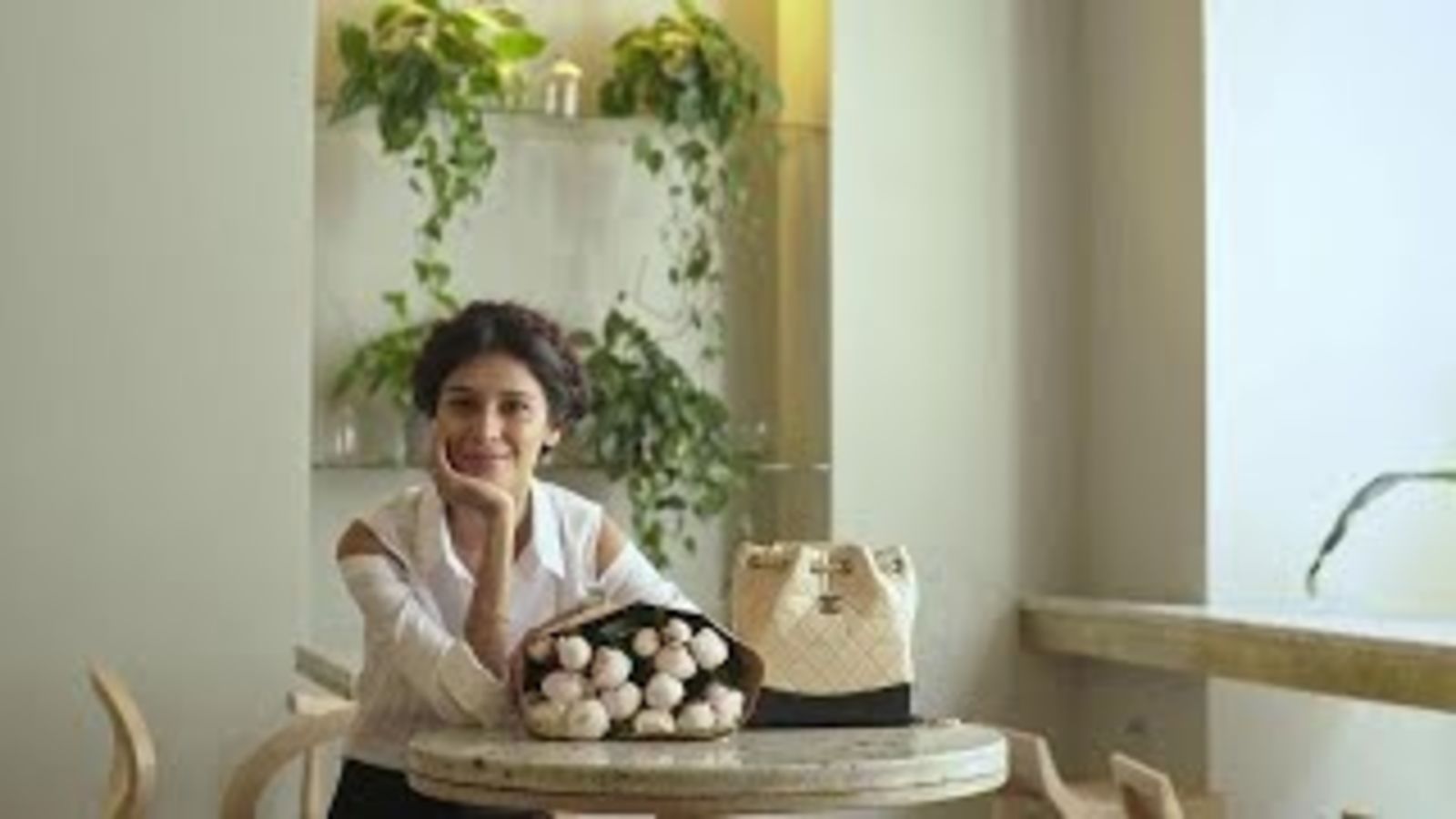 Что в сумке у Равшаны Курковой?