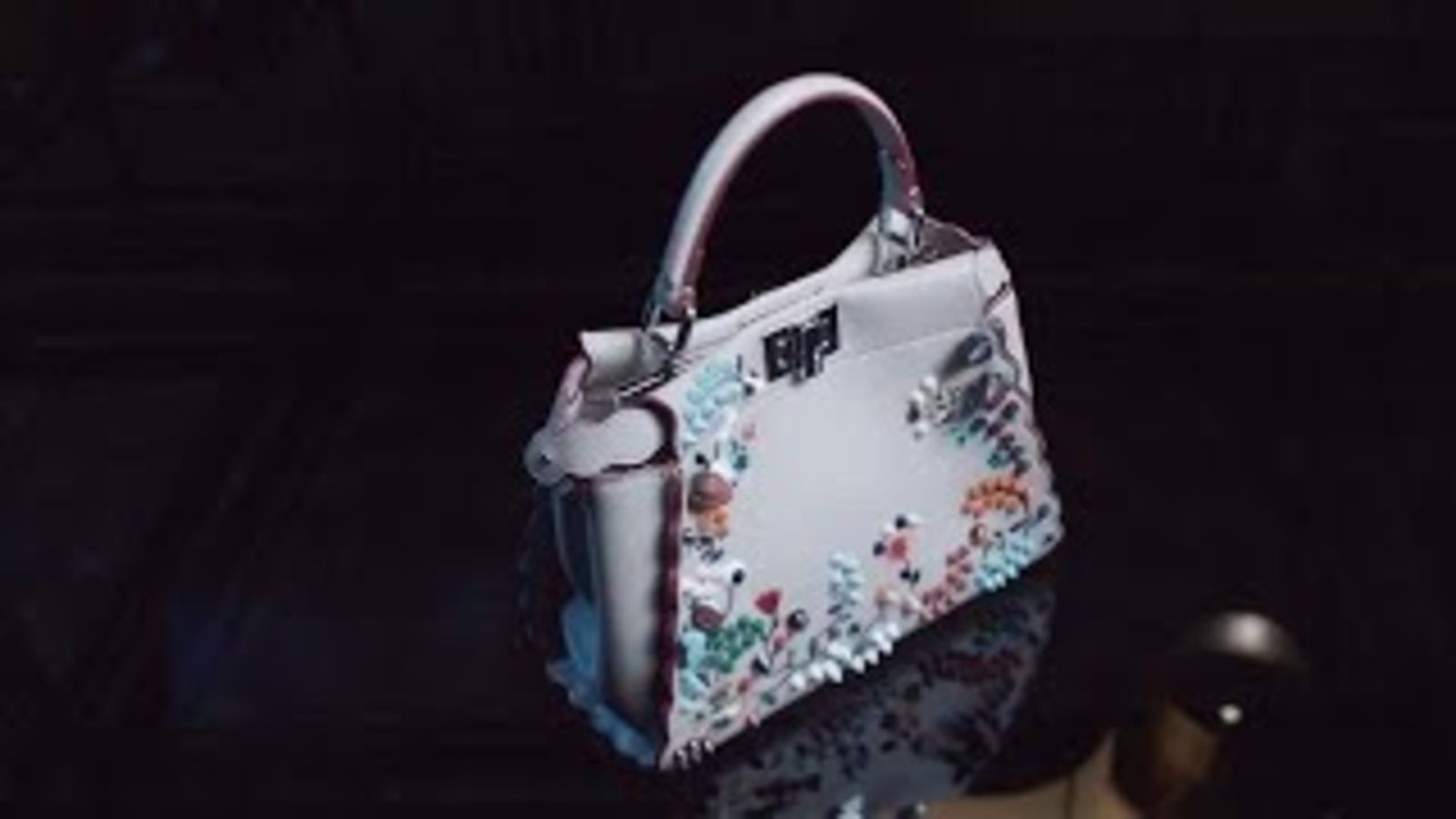 Сумке Fendi Peekaboo исполняется 10 лет