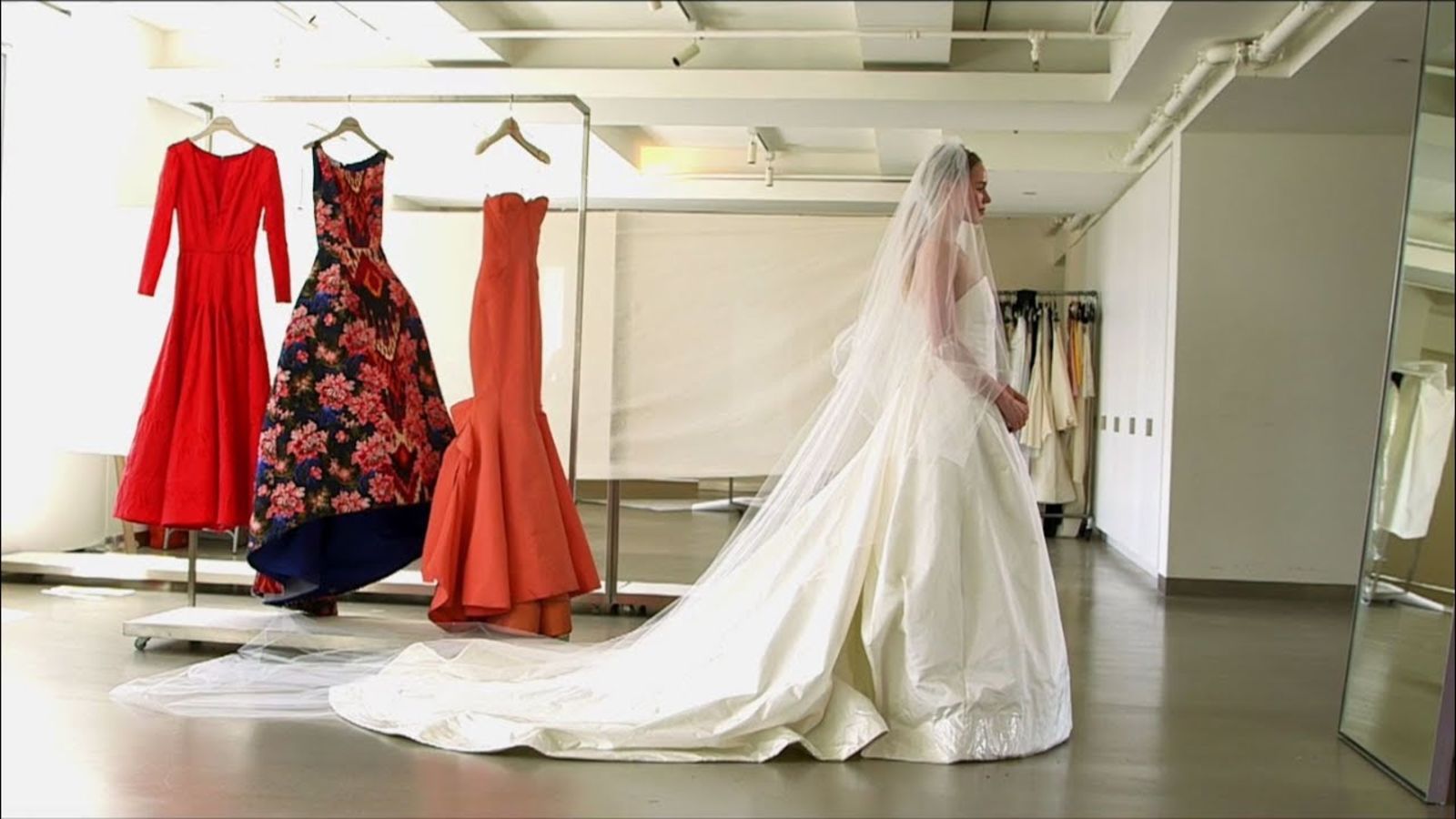 Свадьбы Vogue. Первая примерка платья Oscar de la Renta