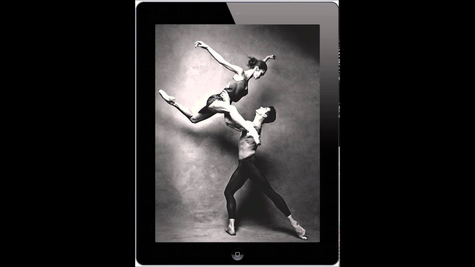 Декабрьский VOGUE Россия уже в App Store