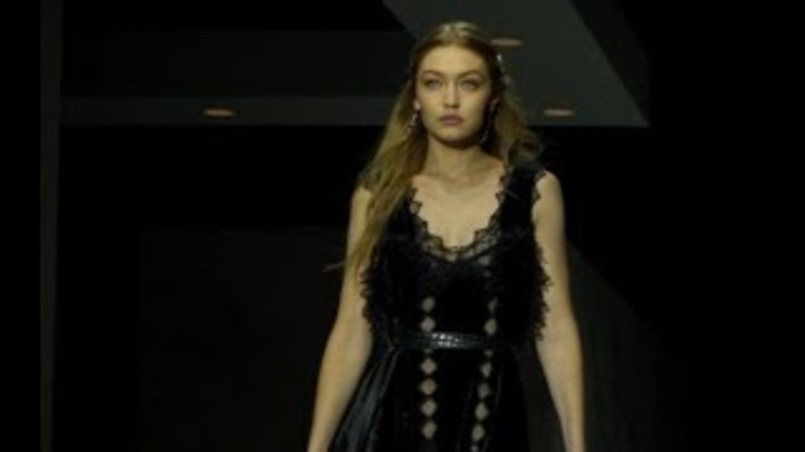 Ирина Шейк, Крис Грикайте и Джиджи Хадид на шоу Bottega Veneta осень-зима 2018 в Нью-Йорке