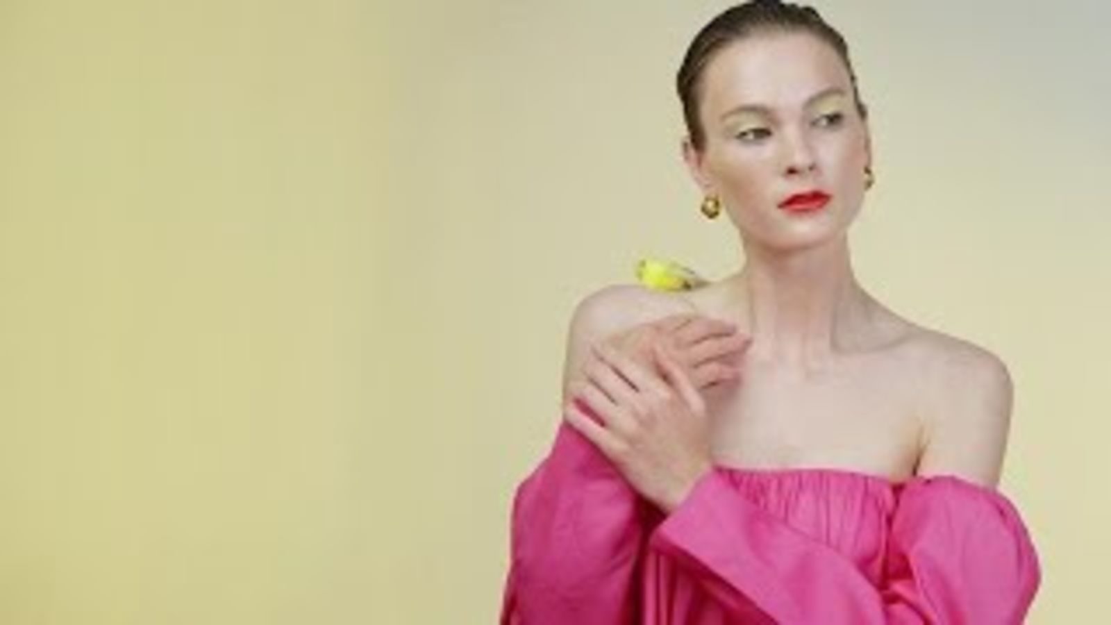 Как сделать яркий макияж в цитрусовых тонах