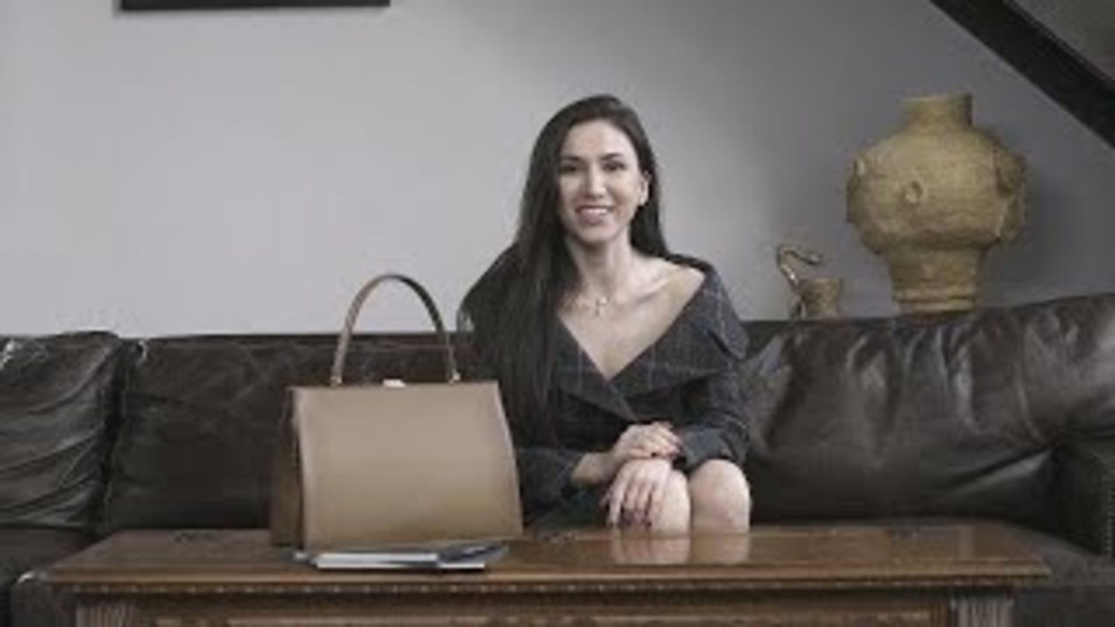 Что в сумке у Мадины Гоговой?