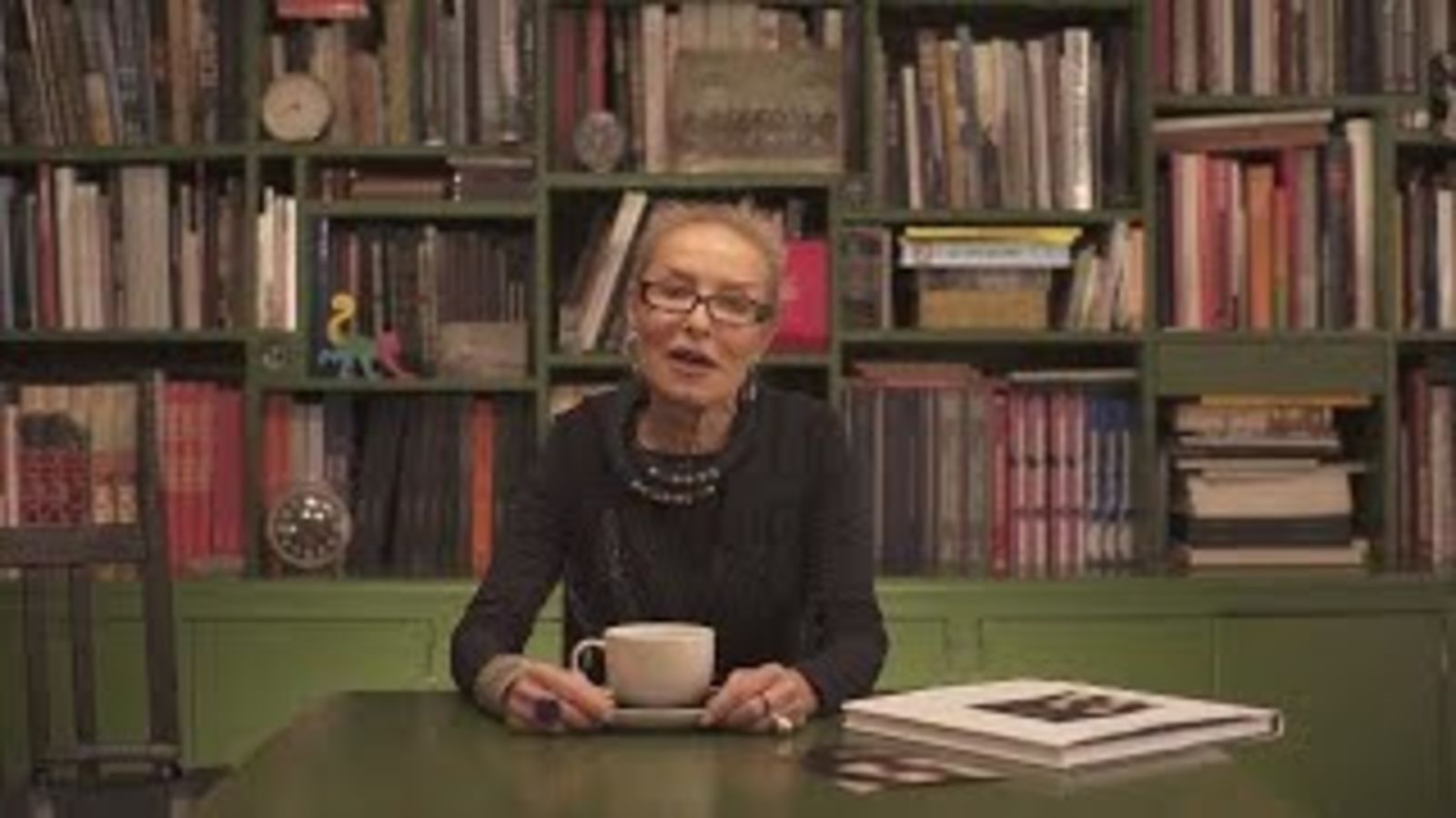 Что в сумке у Ольги Свибловой?