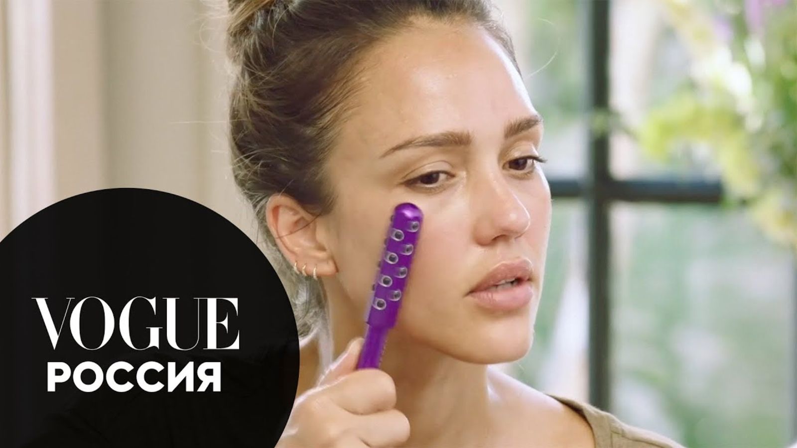 Джессика Альба показывает свои любимые бьюти-гаджеты