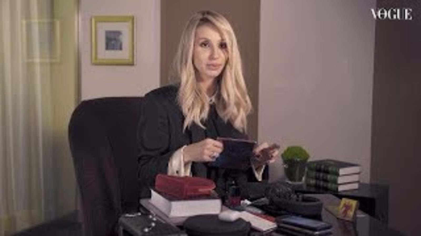 Что в сумке у Светланы Лободы?