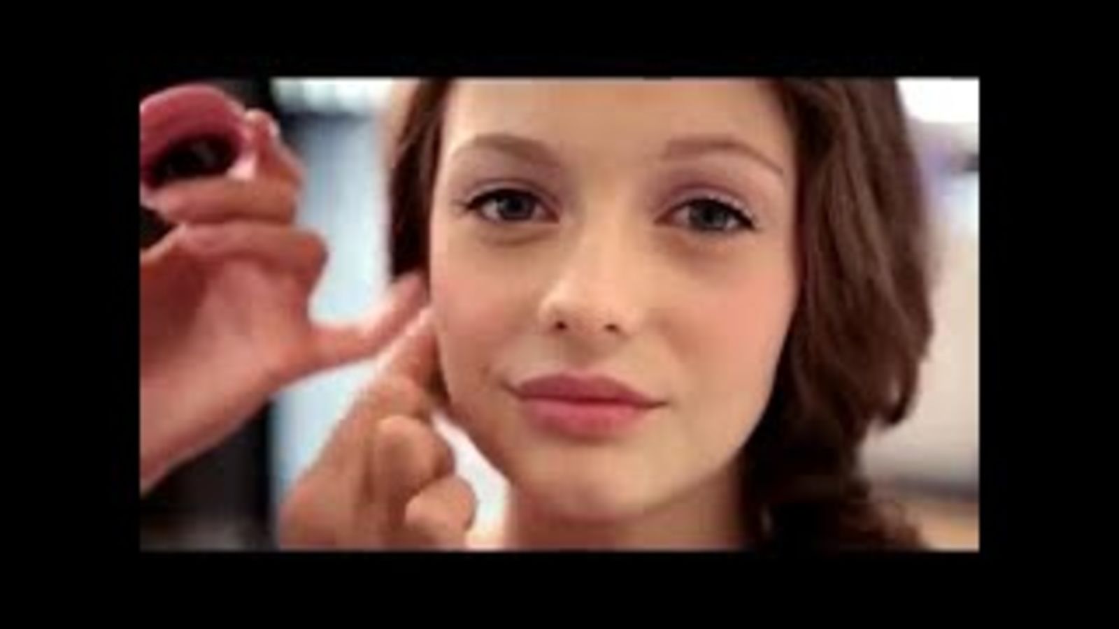 Bobbi Brown: видеоурок макияжа в розовых тонах для новогодней вечеринки
