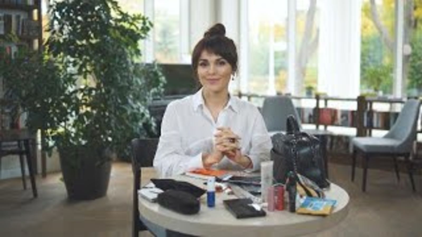 Что в сумке у Сати Казановой?