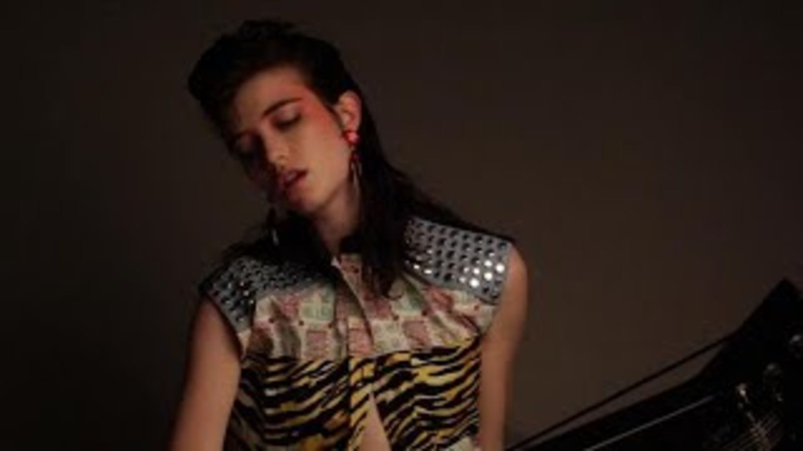 Топ-модель Грейс Хартцель на съемке февральской обложки Vogue спела песню Блонди — Call Me