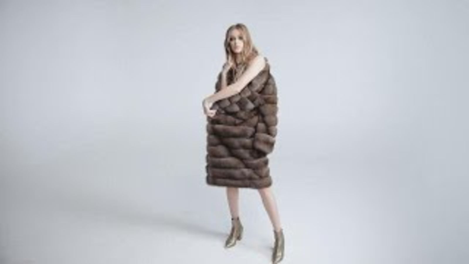 Три модных образа с шубами Emil Shabaev