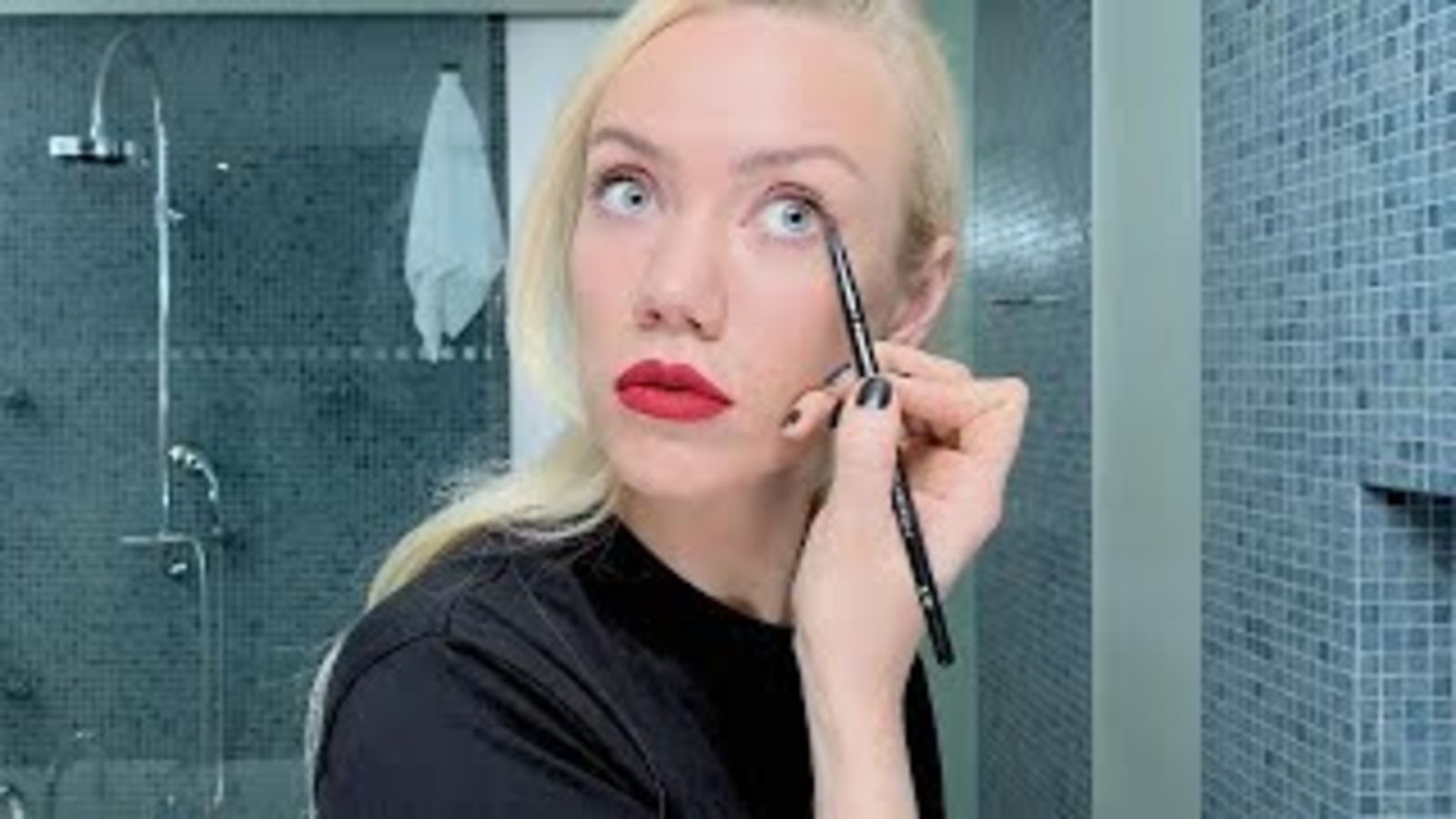 Елена Крыгина показывает, как быстро накраситься на вечеринку