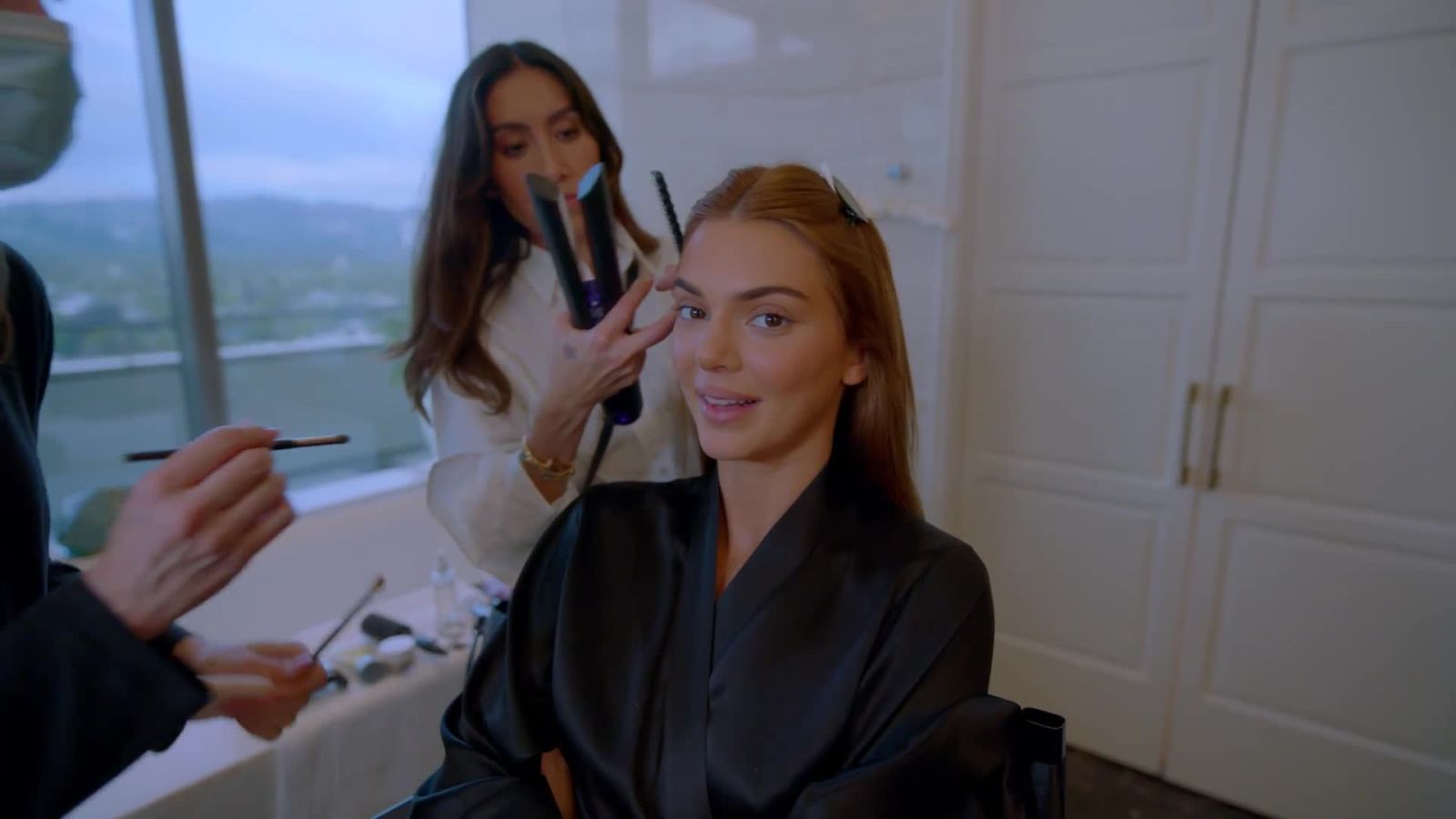 Watch Kendall Jenner Get Ready for the Oscars After-Party