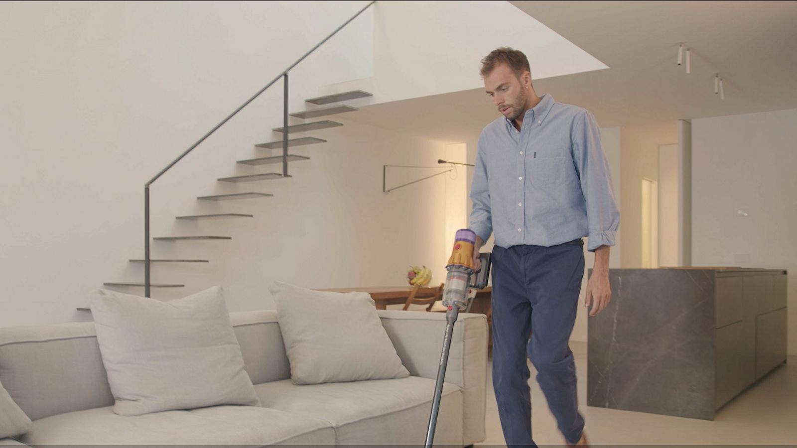 Come Dyson V12 Detect™ Slim aiuta Gregorio Paltrinieri a tenere ordine e pulizia in casa