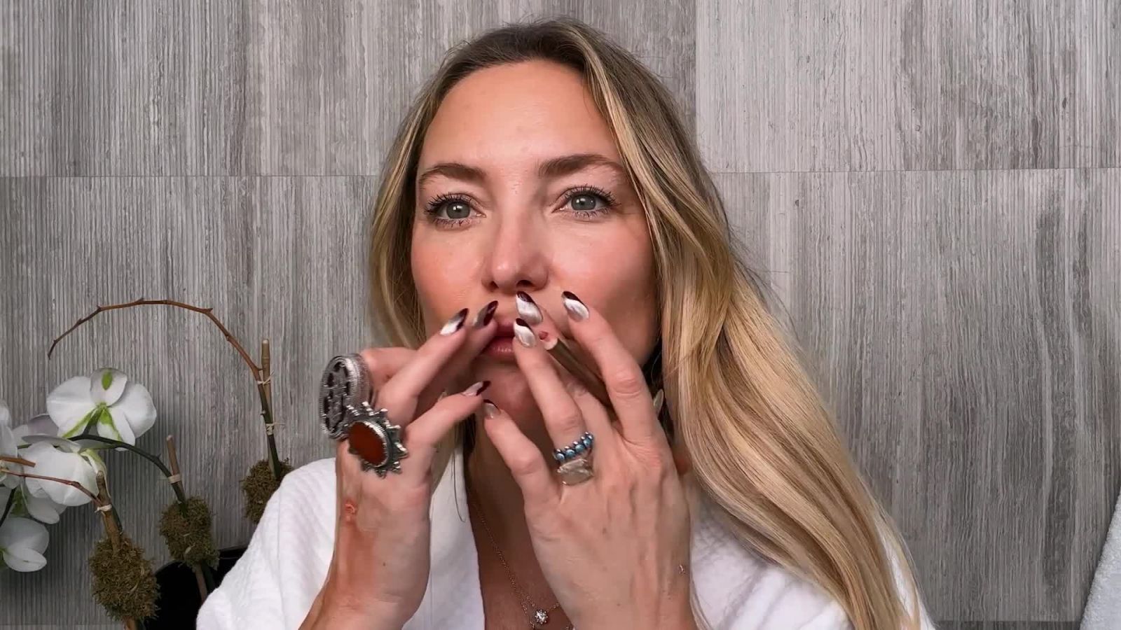 Kate Hudson’s Guide to Inside-Out Wellness and “Wakeup” Makeup
