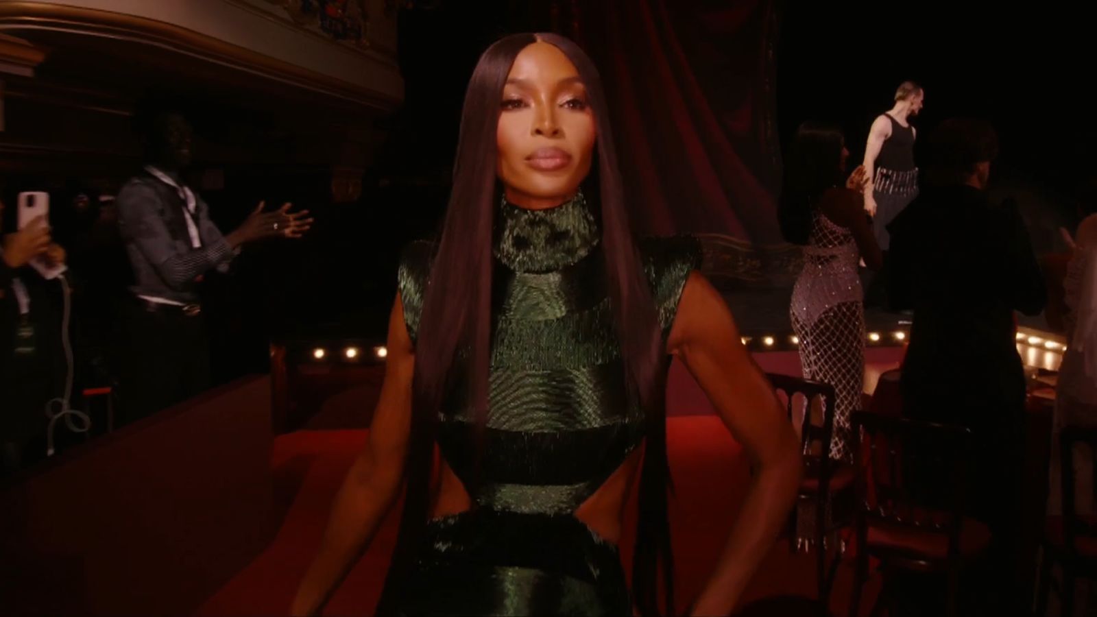 Supermodels Naomi, Cindy, Linda 
Christy Stun the Vogue World Crowd