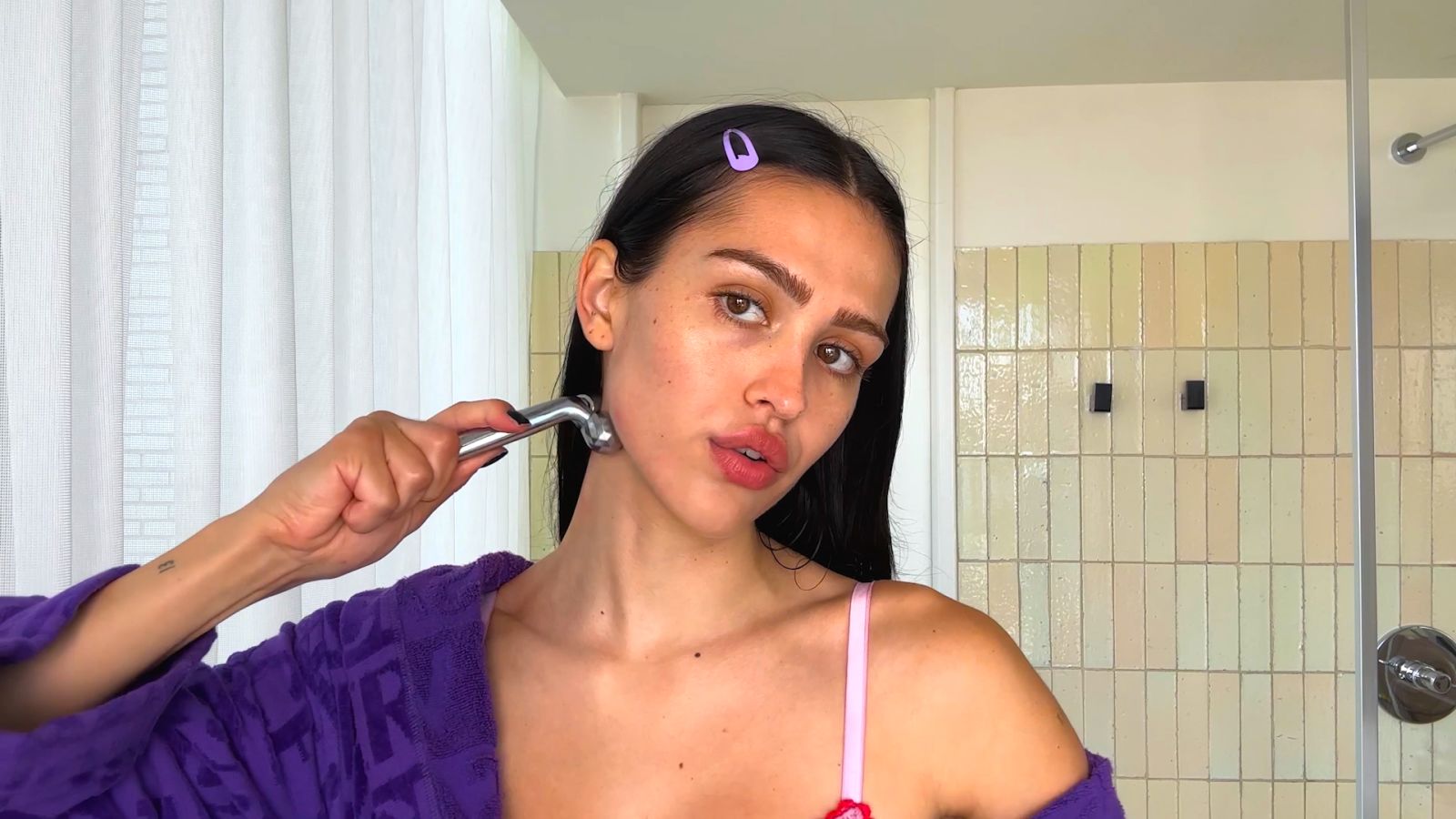 Amelia Gray
s Beauty Routine Is Borrowed From Her Mom, Hailey Bieber, and EmRata