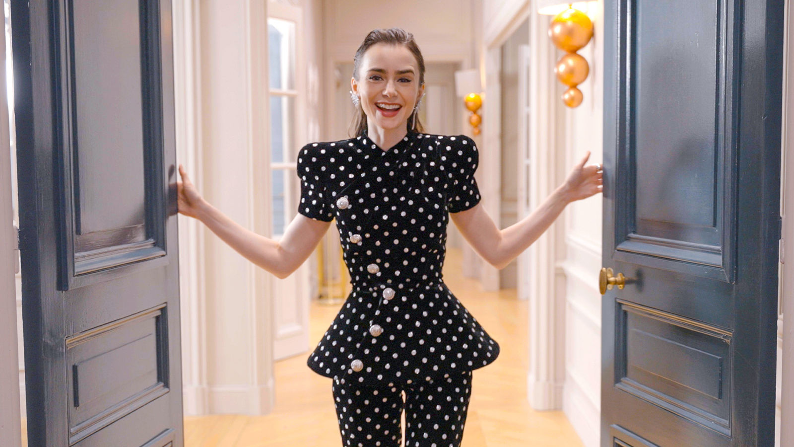 Emily in Paris : Lily Collins dévoile les décors de la saison 4