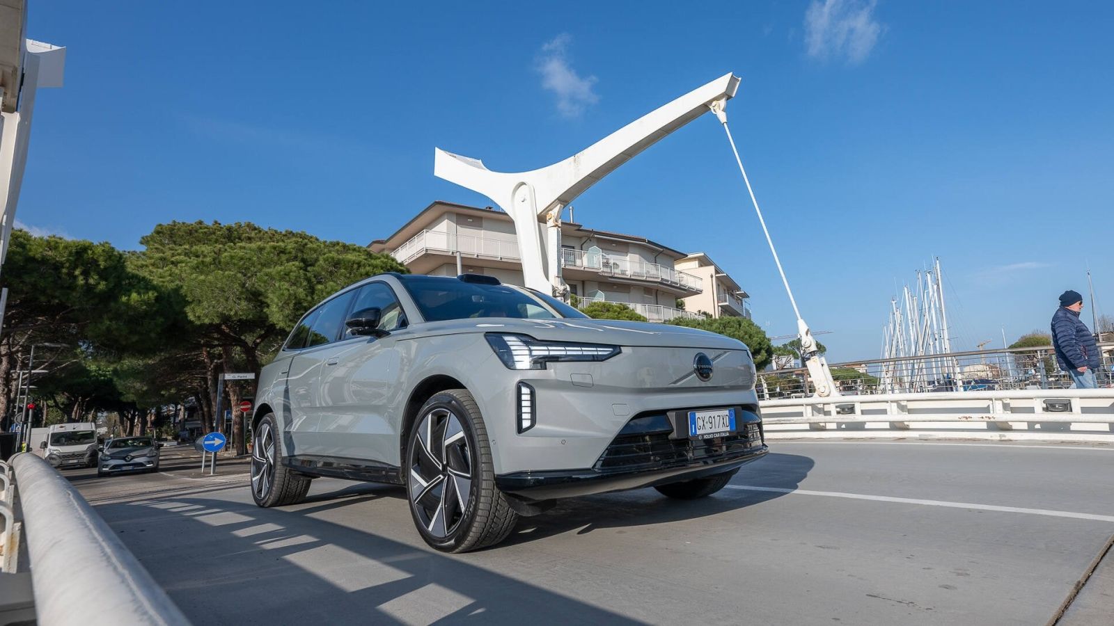 Volvo EX90 vs XC90: due regine a confronto