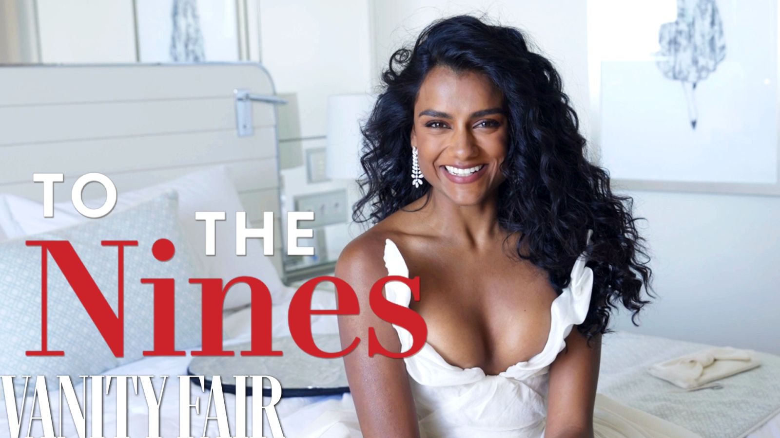 Simone Ashley se prépare à monter les marches au Festival de Cannes