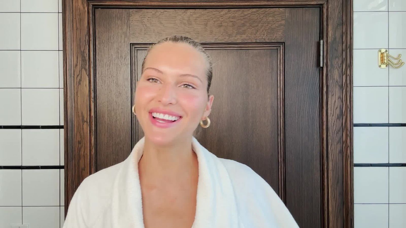 Model Angelina Kendall Reveals the “Miracle” Product Behind Her “Glowy” Makeup Look