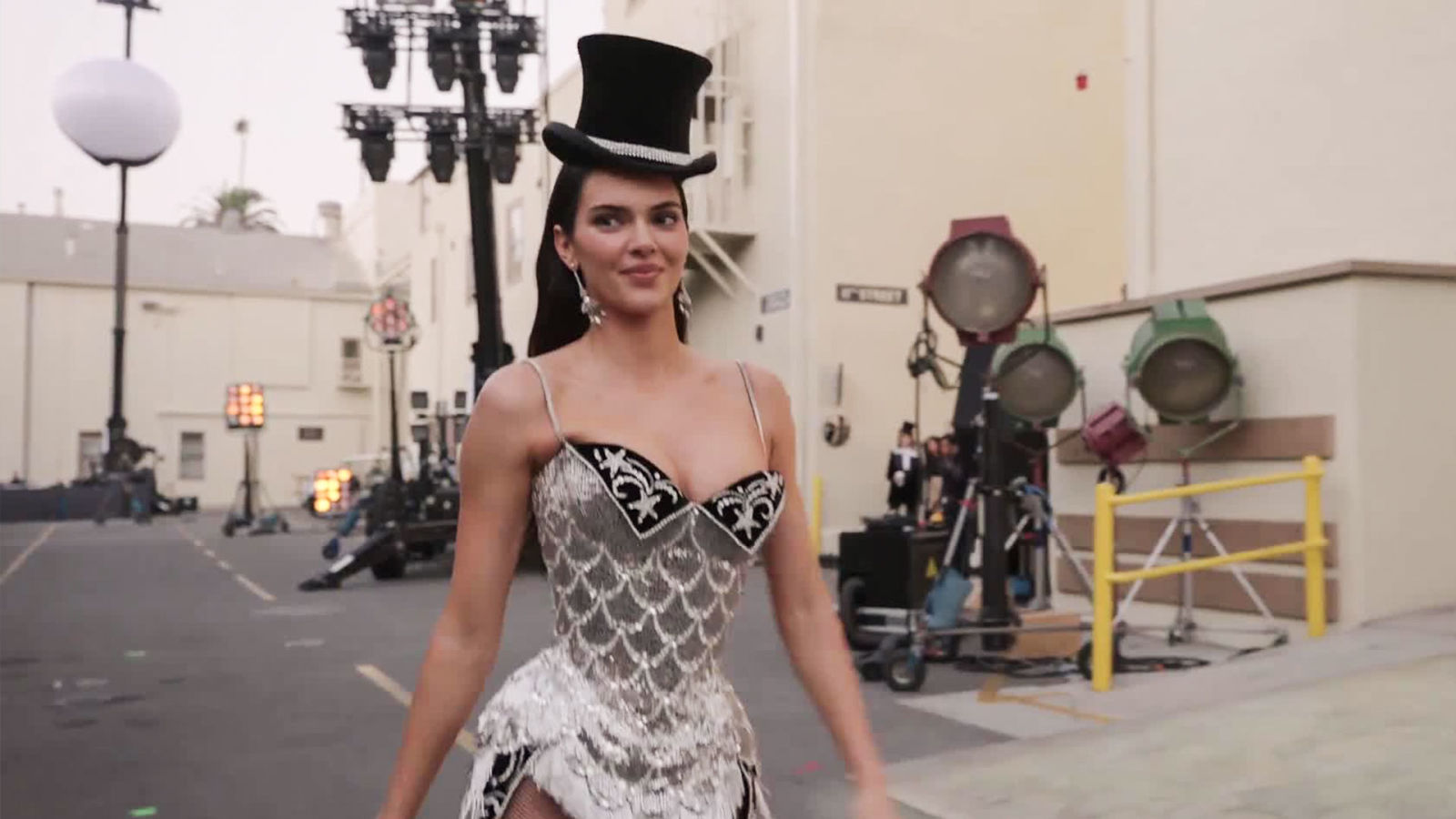 Kendall Jenner Opens Vogue World: Hollywood in
Moulin Rouge
Costume