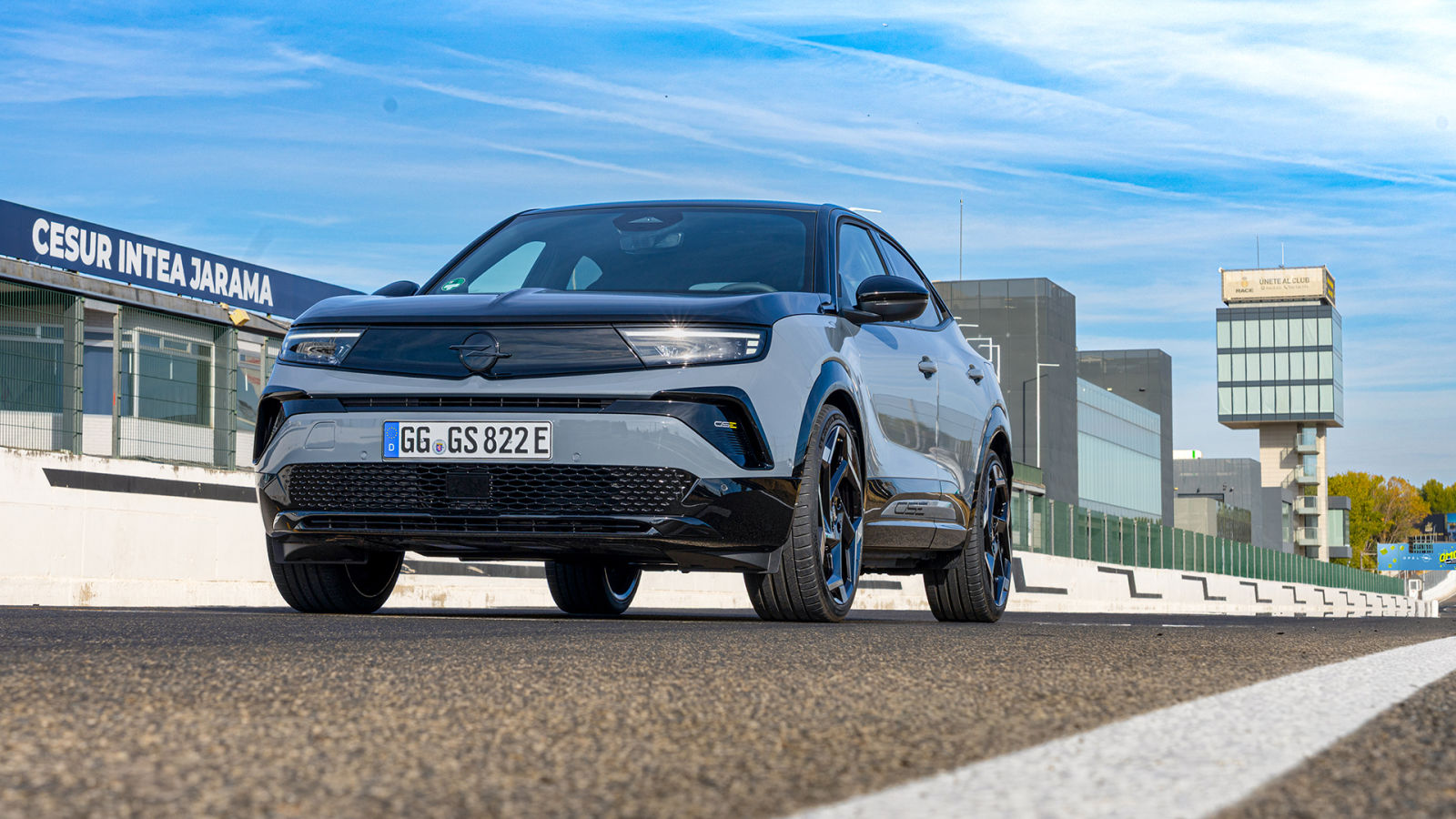 Mokka GSE: l’elettrica Opel che porta il rally in città (e al Jarama non bluffa)