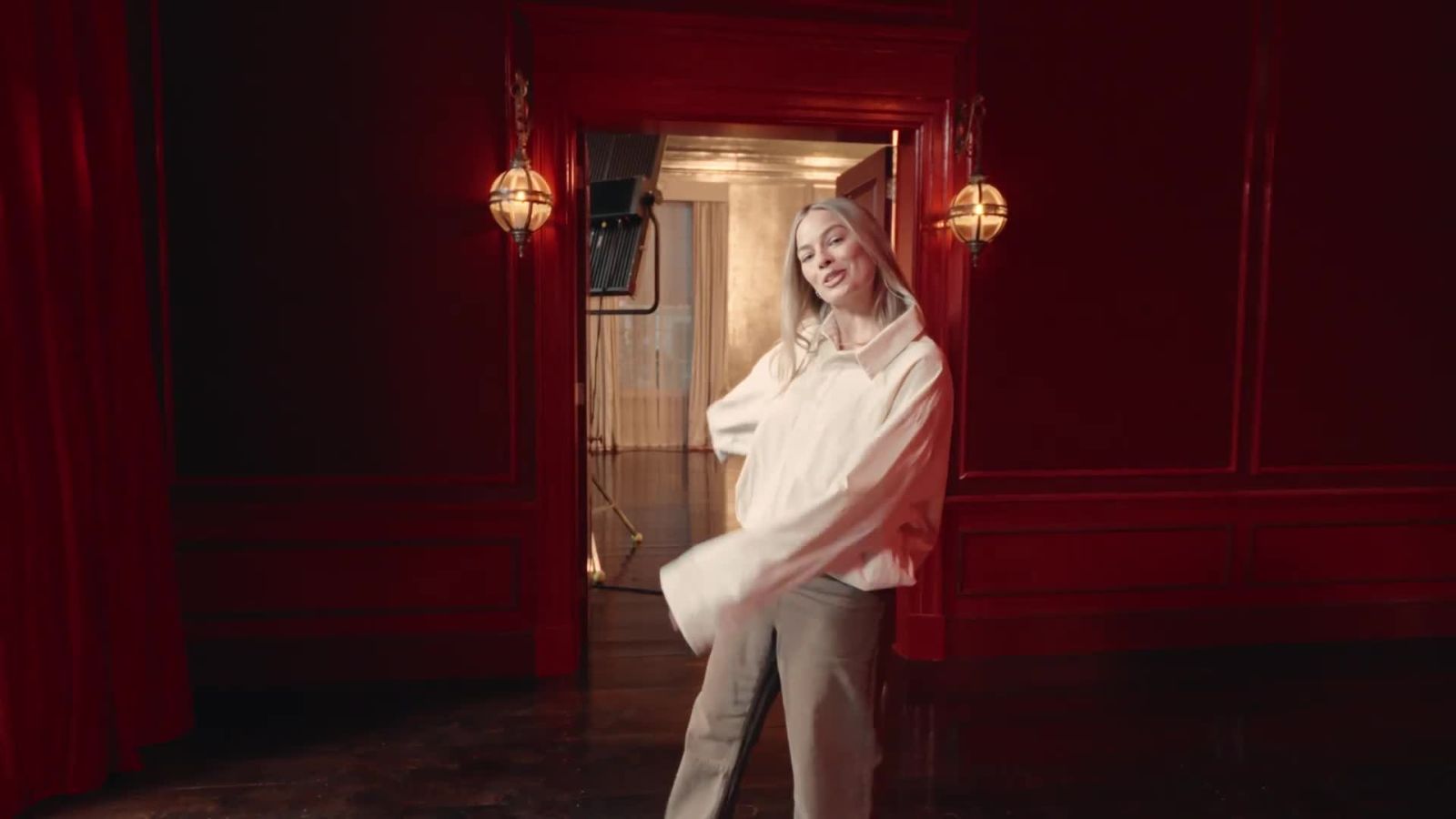  Inside Cathy’s 'Wuthering Heights' House with Margot Robbie