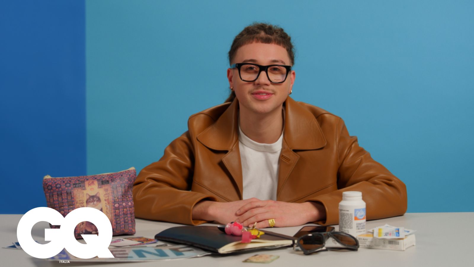 Sayf racconta quali sono gli oggetti di cui non può fare a meno