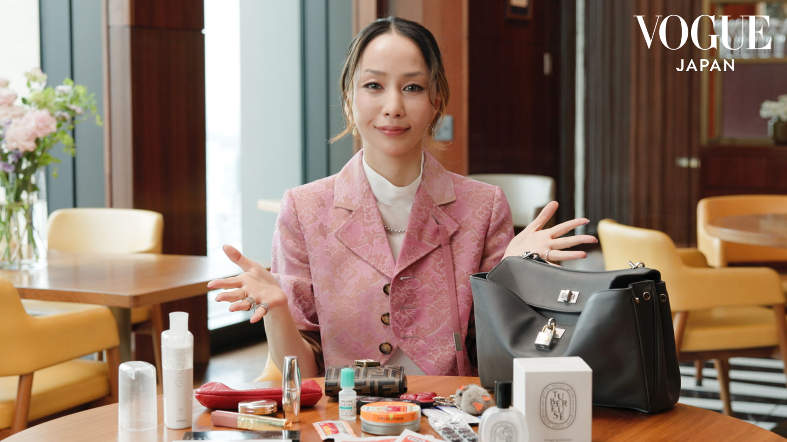 中島美嘉のバッグの中身。こだわりの詰まった愛用品の数々を披露！| In The Bag