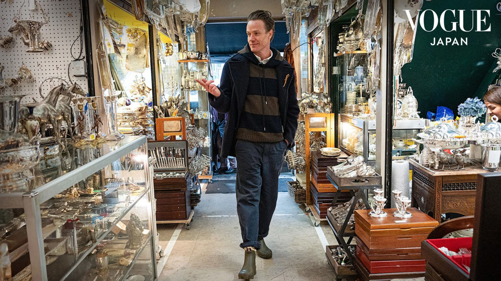 デザイナーがロンドンのアンティークマーケットで掘り出し物をショッピング。 | VOGUE JAPAN